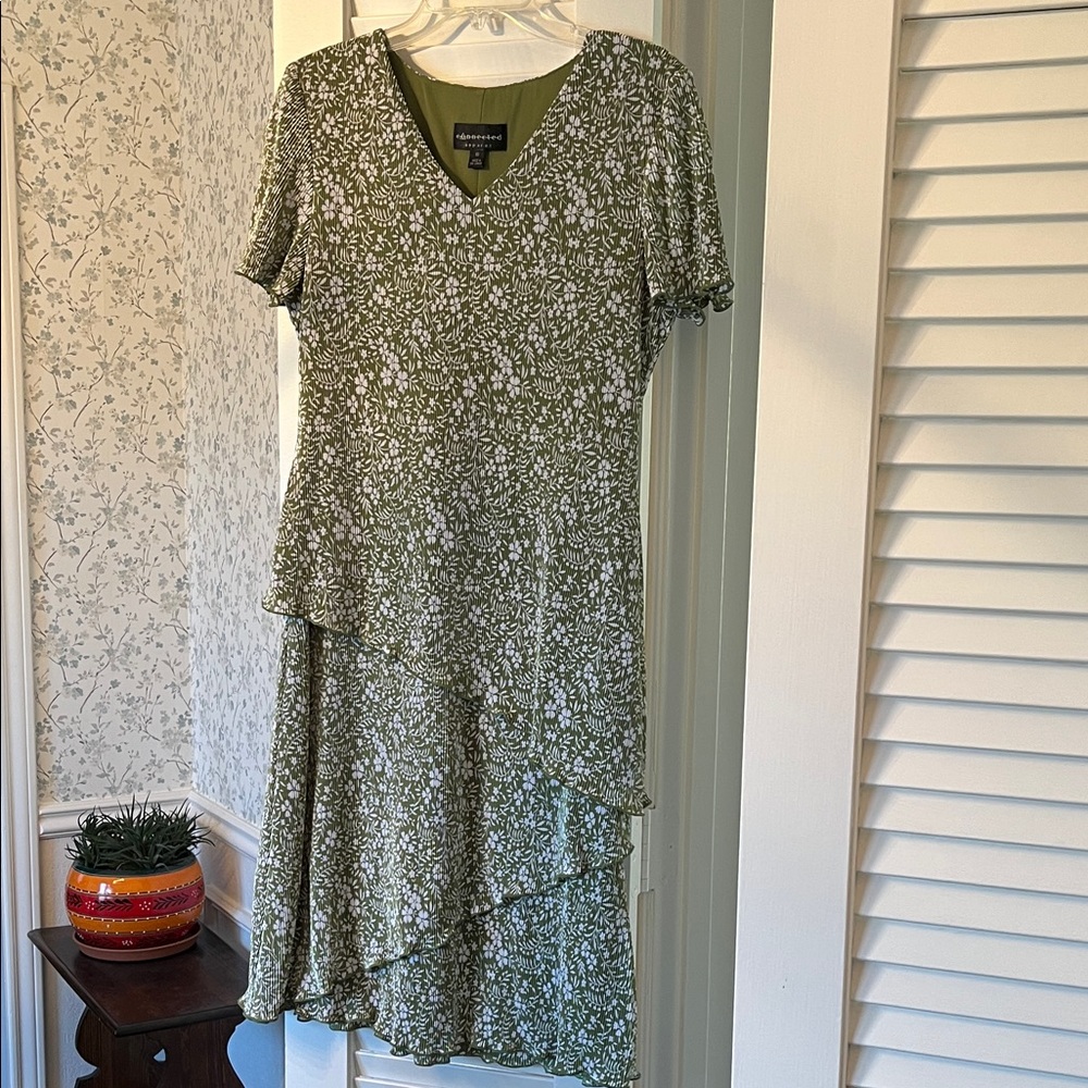 Green Floral print layered dress, size 10